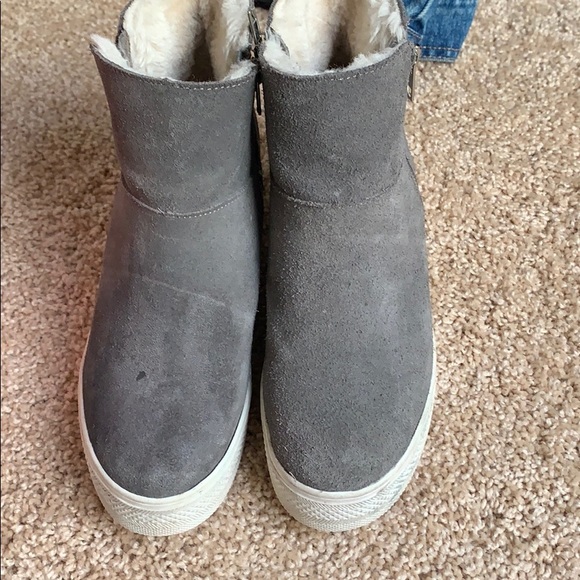 Gray hidden heels booties - Picture 2 of 7